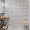 Baño con azulejo metro