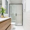 Baño con ducha y mampara