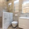 Baño con hornacina y repisa de cristal