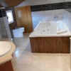 baño con jacuzzy