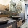 Baño con puerta corredera