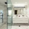 Baño con revestimiento de mármol en paredes, suelo y ducha