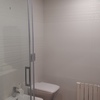 Baño con sanitarios suspendidos