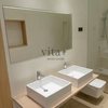 Baño con suelo y paredes en microcemento