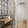 Arreglo una humedad en el baño y pintar algunas habitaciones.