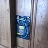 Caja Electrica sobre Friso de Madera