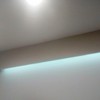 Cajón con luz indirecta.