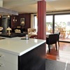 Chalet en Madrid, Contraste entre Oriente y occidente