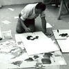 Chillida con sus bocetos