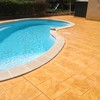 Poner hormigón en paredes de piscina