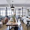 Cocina abierta al salón estilo mediterráneo
