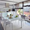 Cocina abierta al salón y con comedor