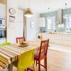 Cocina con mesa