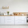 Cocina con mobiliario inferior en blanco