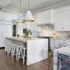 Cocina de estilo clásico con isla