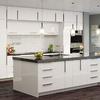 Cocina moderna con tiradores