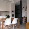 Cocina pequeña abierta al salón