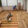 Colocación de rastreles para colocar la tarima reparada