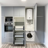 Columnas en cocina que integran algunos electrodomésticos