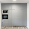 Columnas en cocina que integran algunos electrodomésticos
