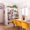 Comedor con librería