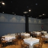 Comedor iluminado con downlights LED y dicroicas LED
