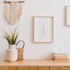 como decorar una pared blanca
