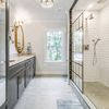 Cuarto de baño estilo clásico
