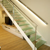 Escaleras cristal en vivienda