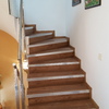 Detalle escalera y baranadilla de acero inoxidable