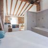 Dormitorio con baño dentro
