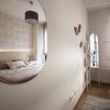 Dormitorio con gran espejo