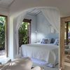Dormitorio con salida al jardín