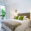 Dormitorio con ventanas batientes