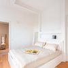 Dormitorio minimalista blanco