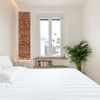 Dormitorio minimalista en blanco