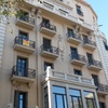 EDIFICIO GRAN VIA LES CORTS, BCN, BICOLOR. VERDE CATALOGADO EXTERIOR BLANCO TEXTURADO INTERIOR.