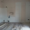 Enrrayolado suelo con cerámica imitación parquet.