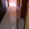 Enrrayolado suelo con cerámica imitación parquet.