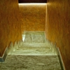 Escalera de marmol iluminada