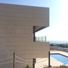 fachada caliza blanca. www.aplacadosfecomar.com