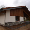 fachada de alerce y SATE