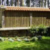 Horreo reconstruído en la finca