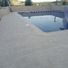 Imagen general del entorno de la piscina.