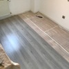 Instalación de suelo laminado.