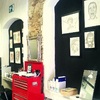 Interior del local, zona sanitaria de trabajo.