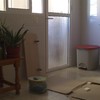 La cocina nueva con puerta hacia lavadero