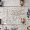 Lápida de nicho en el Cementerio de Pozuelo