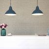 Mesa cocina con pared con papel pintado
