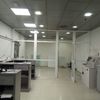 Montaje de mamparas de aluminio en oficina
